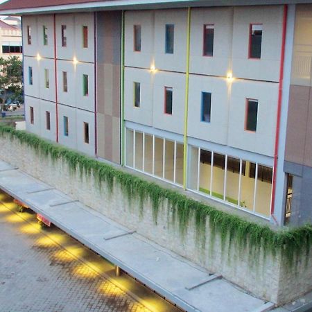 Urban Styles Hitz Kuta Hotel Kuta Lombok Exterior foto