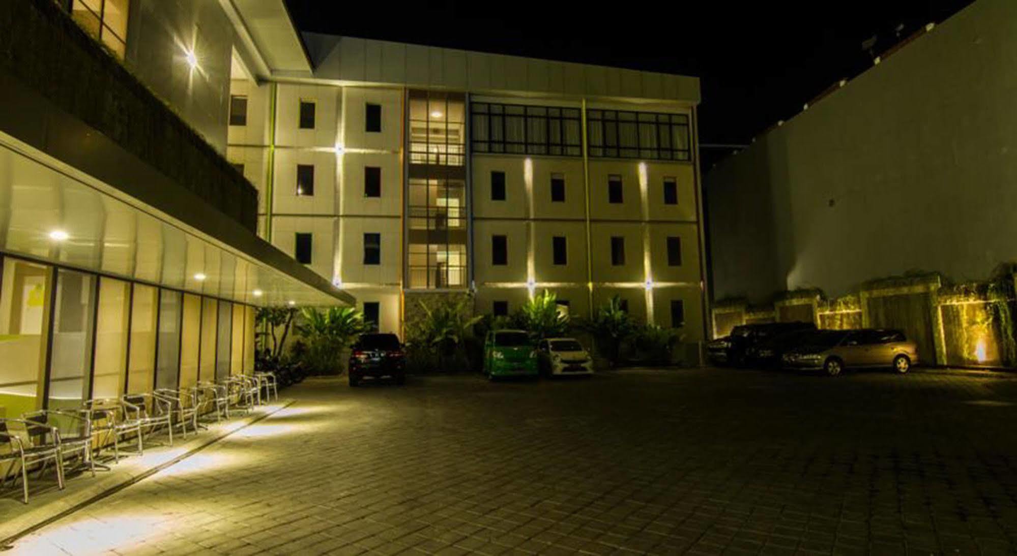 Urban Styles Hitz Kuta Hotel Kuta Lombok Exterior foto