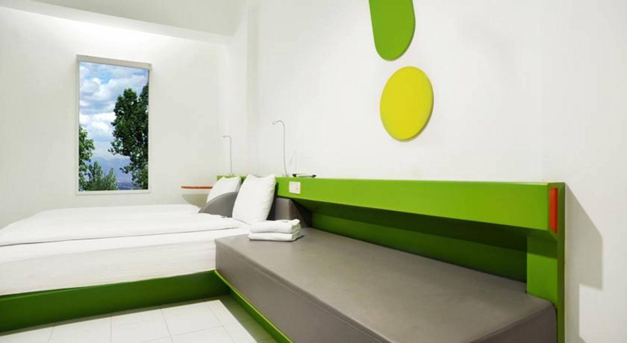 Urban Styles Hitz Kuta Hotel Kuta Lombok Exterior foto